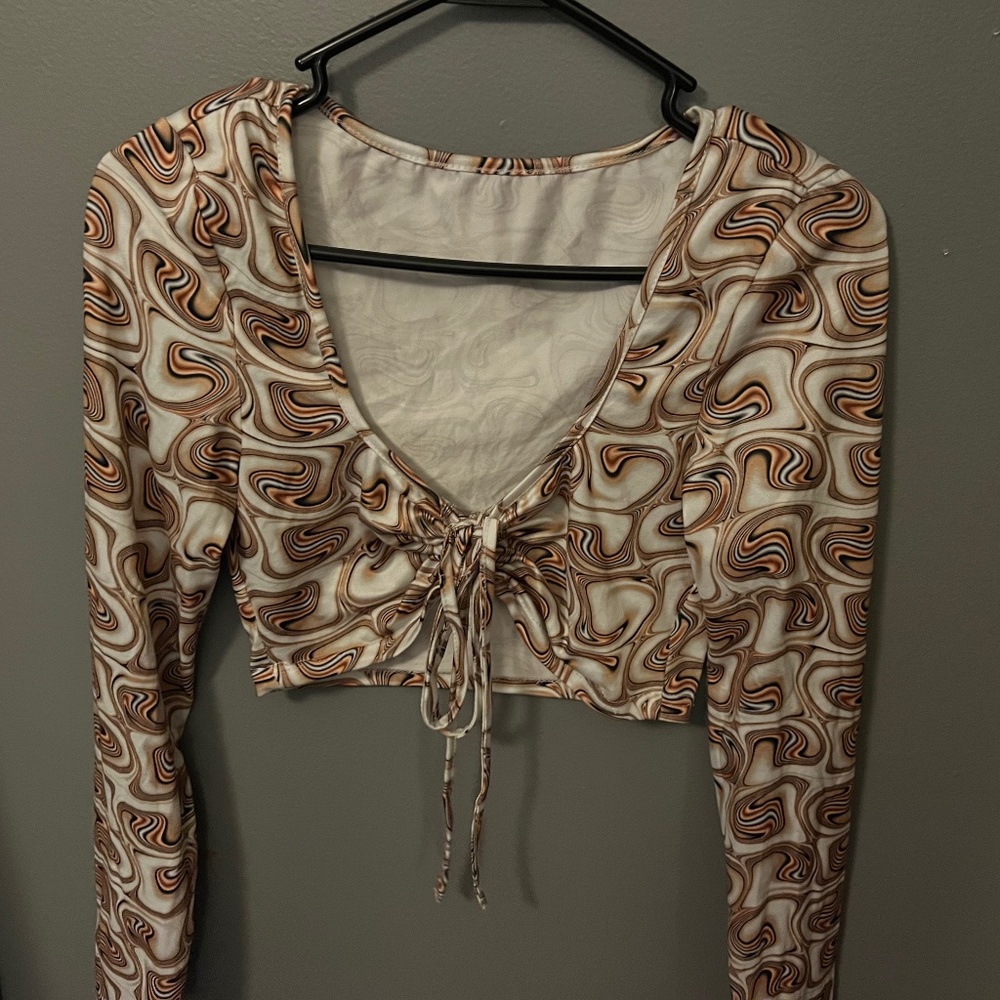 Gold black and white cropped long sleeve